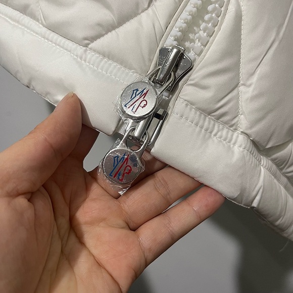 Moncler White Diamond Pattern Down Jacket - Picture 14 of 14